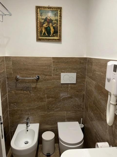 Camera X2 Con Splendida Vista Sulle Terme Di Diocleziano E Sul Chiostro Di Michelangelo Rome Bagian luar foto