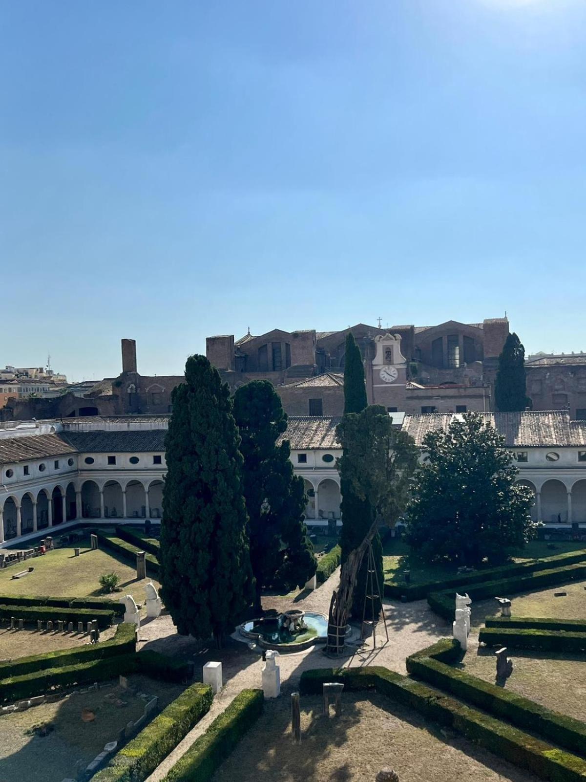 Camera X2 Con Splendida Vista Sulle Terme Di Diocleziano E Sul Chiostro Di Michelangelo Rome Bagian luar foto